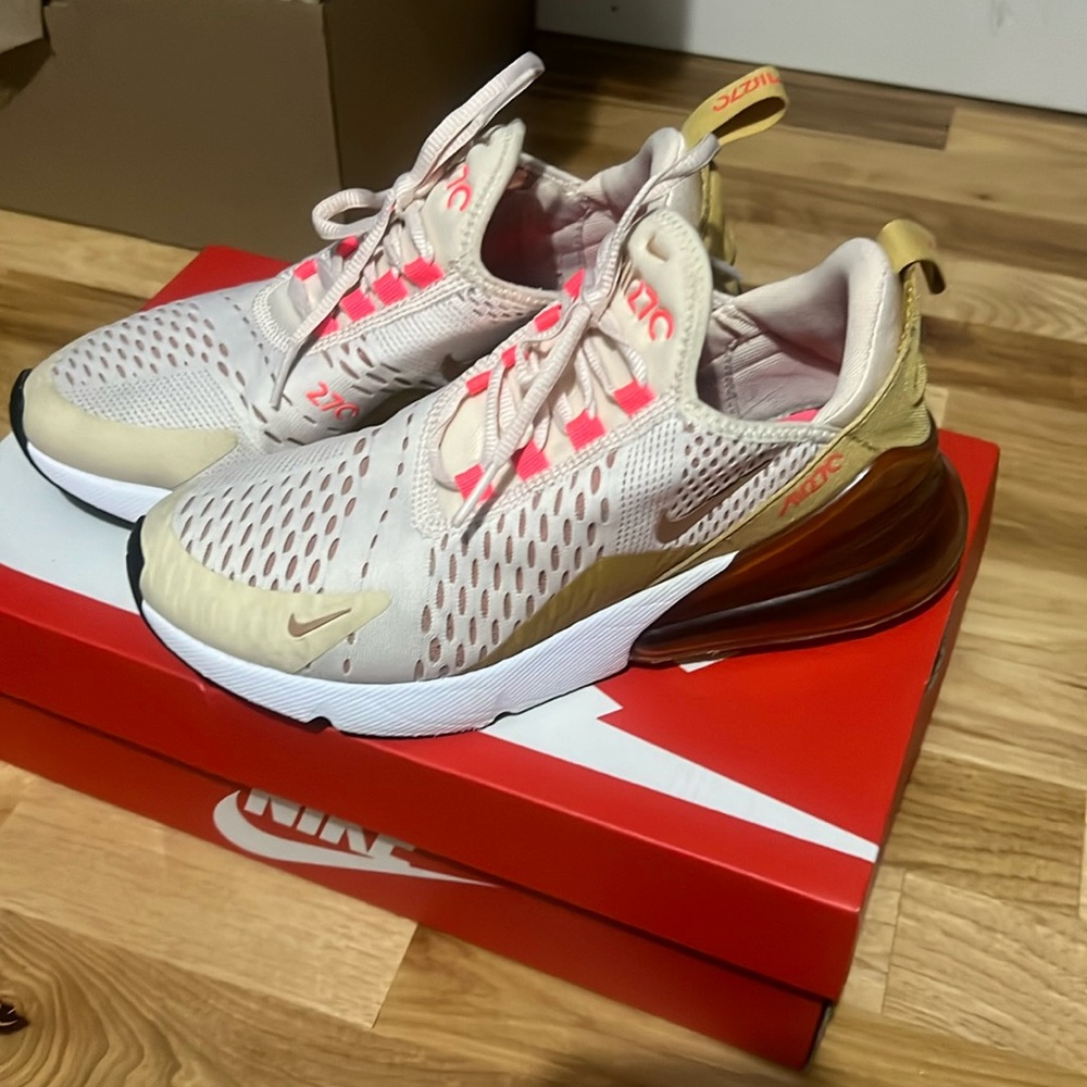 Women’s Nike Air Max 270